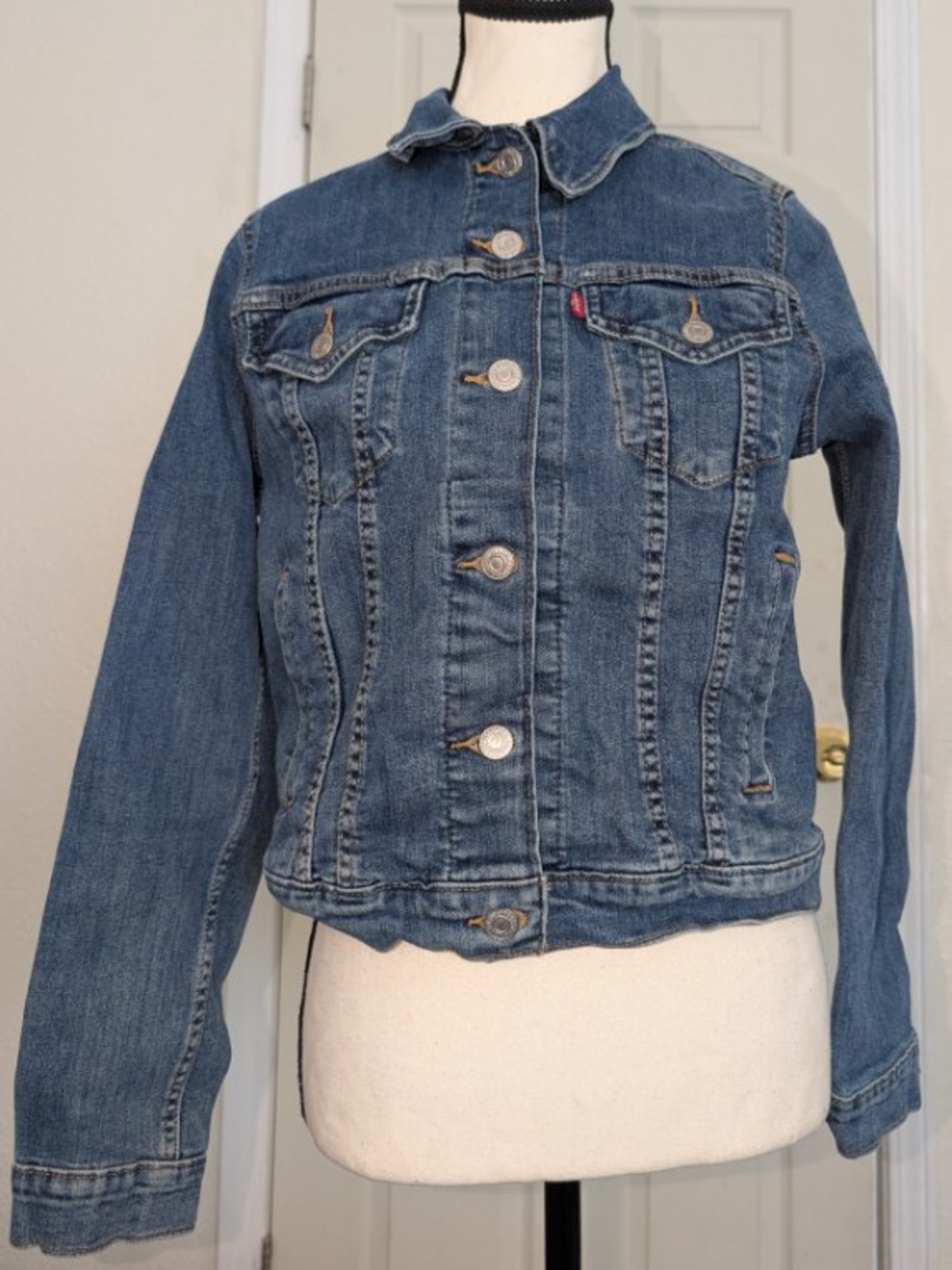 Levi's Classic Blue Denim Jean Jacket - Women's